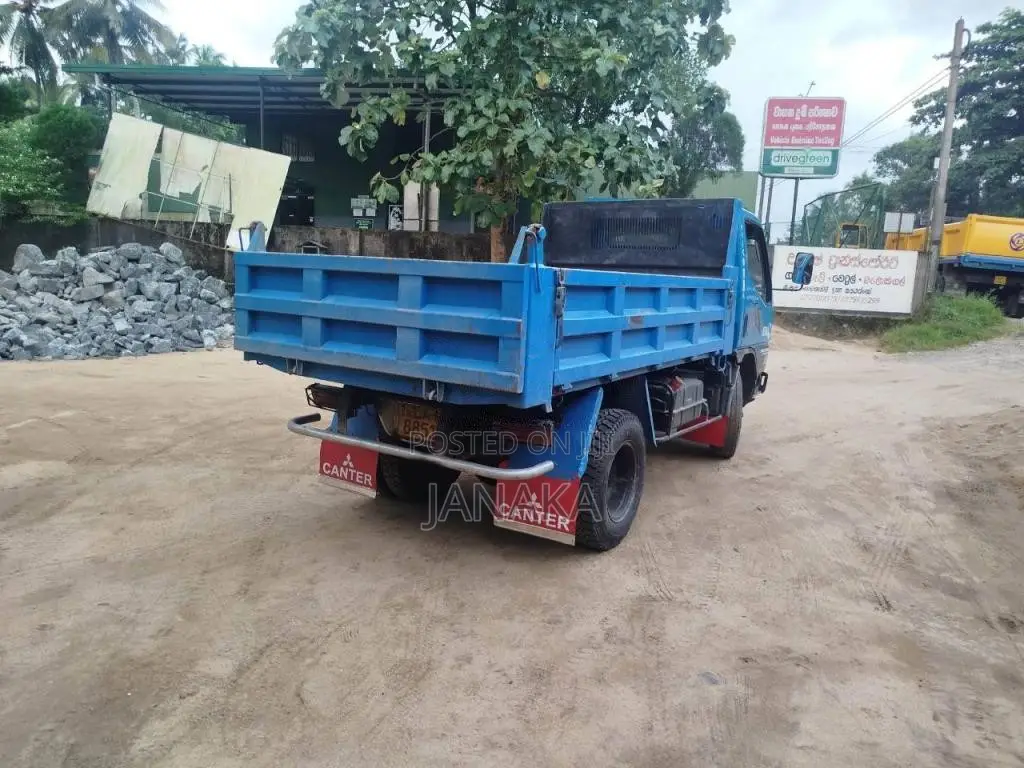 Mitsubishi Tipper 1996 Lorry (Used)