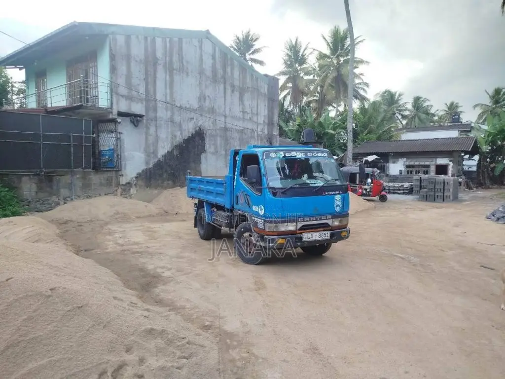 Mitsubishi Tipper 1996 Lorry (Used)