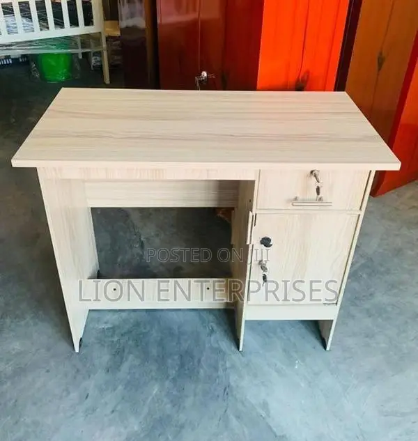 Melamine office tables 3×1.5 Ft