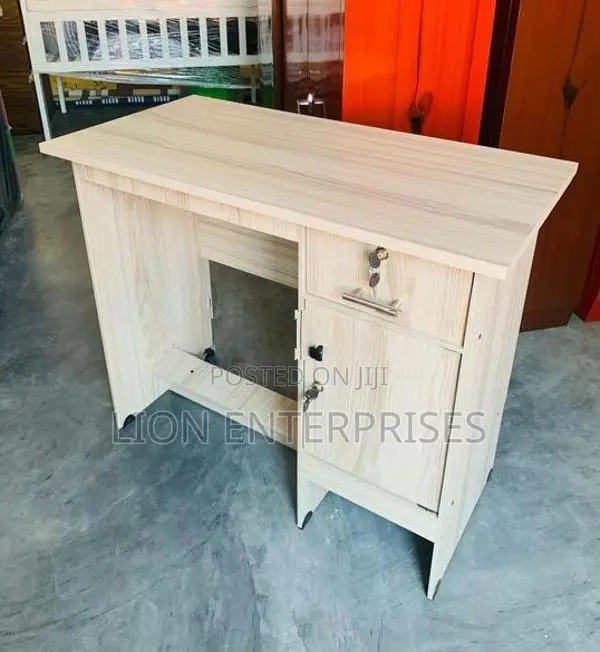 Melamine office tables 3×1.5 Ft