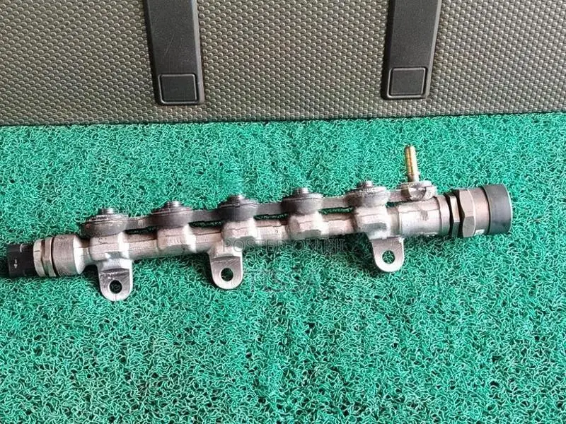 Nissan X Trail T31 M9R Diesel Injector Rail