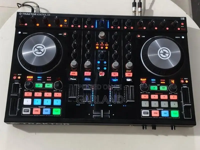 TRAKTOR S4 MK2 DJ Controller-Japan