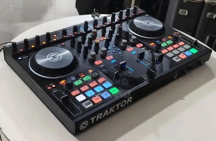 TRAKTOR S4 MK2 DJ Controller-Japan
