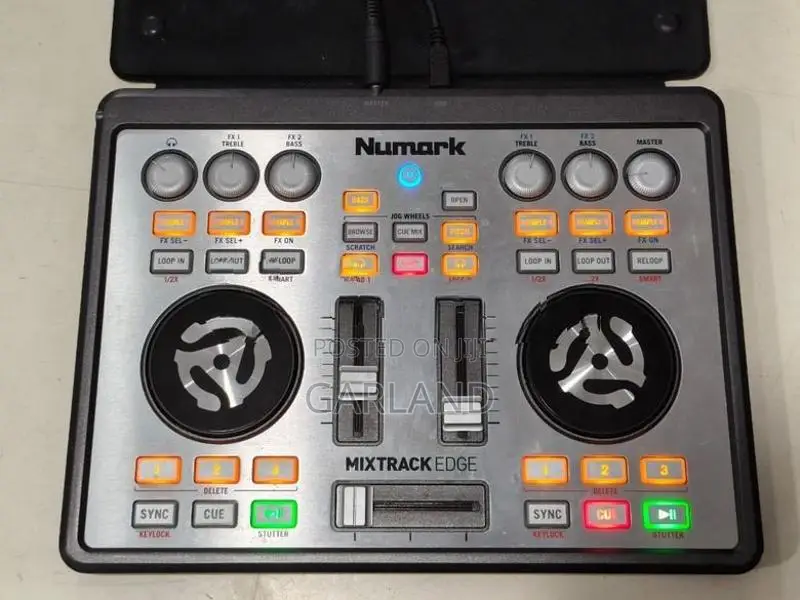 Numark Mixtrack Edge DJ Controller-Japan