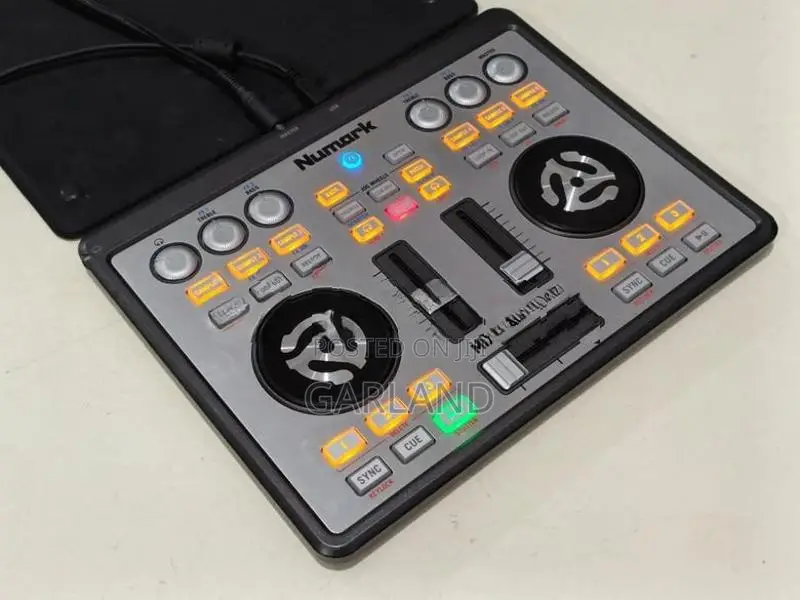 Numark Mixtrack Edge DJ Controller-Japan