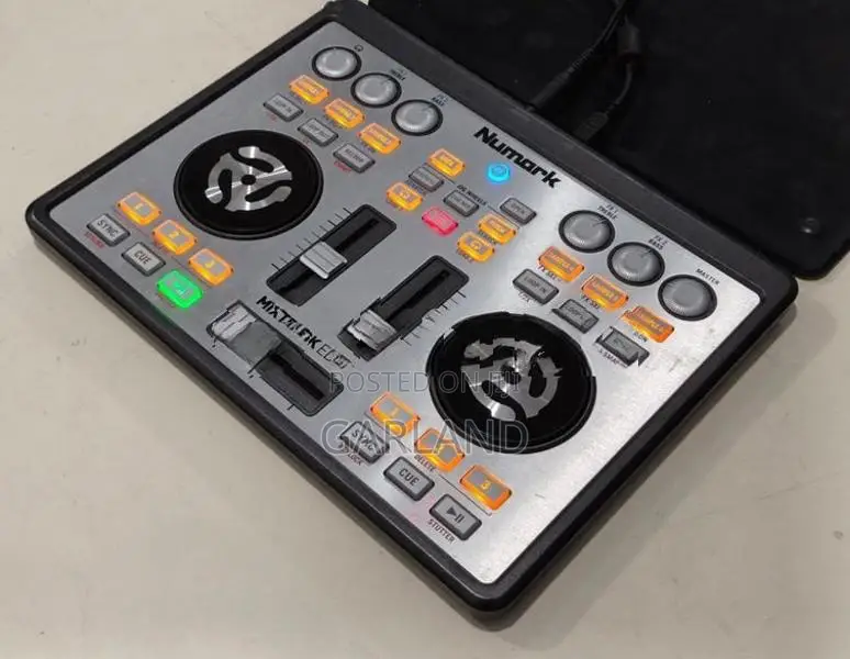Numark Mixtrack Edge DJ Controller-Japan