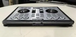 Numark Mixtrack Edge DJ Controller-Japan