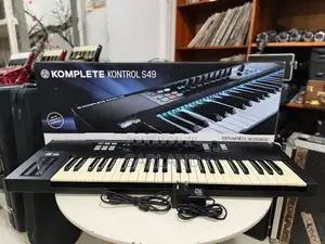 Komplete Kontrol S49 Midi Key-Board-Japan