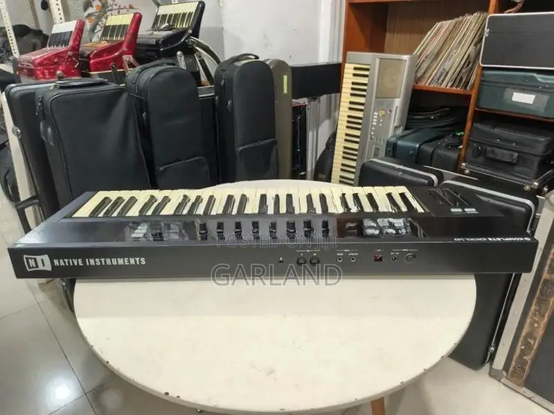 Komplete Kontrol S49 Midi Key-Board-Japan