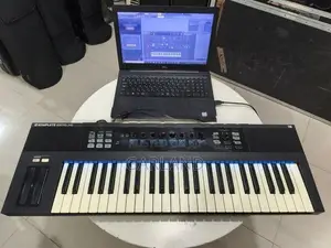 Komplete Kontrol S49 Midi Key-Board-Japan