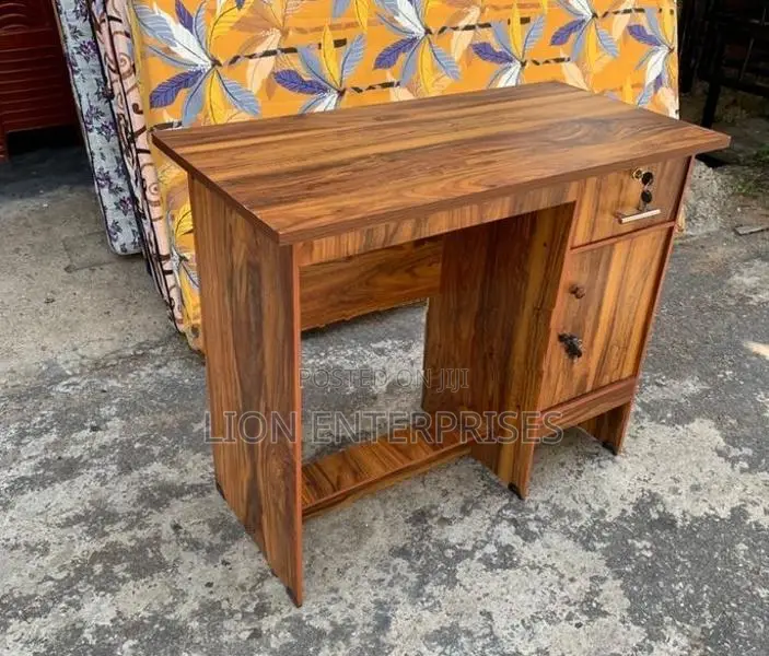 3*1.5ft Size Melamine Office Table