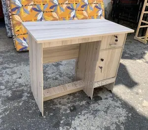3*1.5ft Size Melamine Office Table