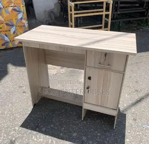 3*1.5ft Size Melamine Office Table