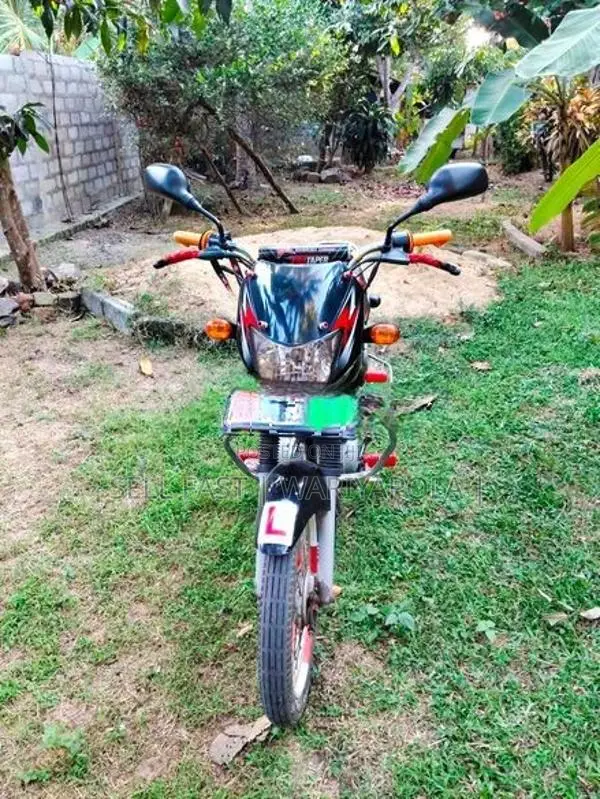 Bajaj CT100 2017