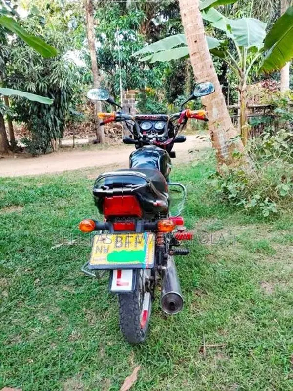 Bajaj CT100 2017
