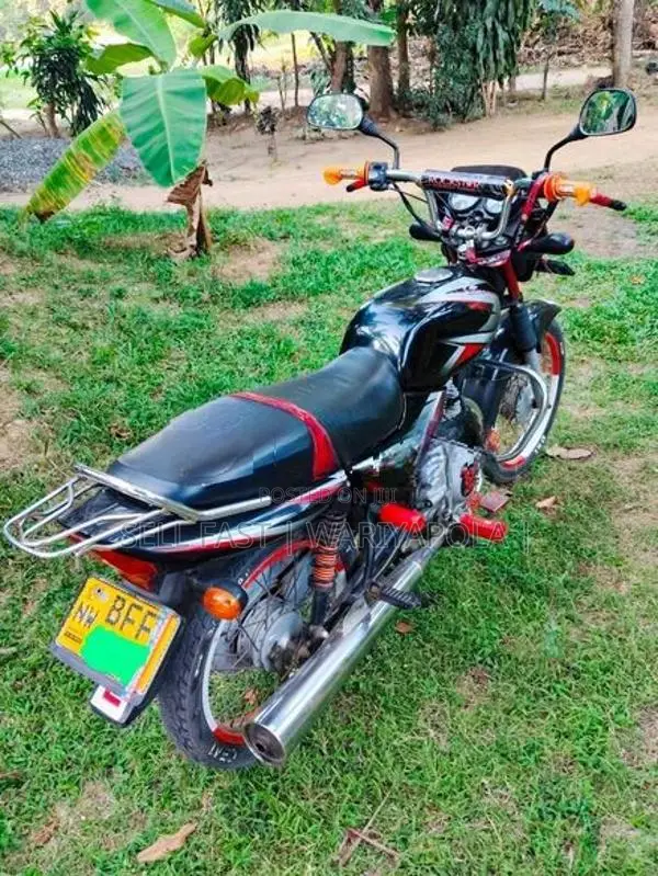 Bajaj CT100 2017