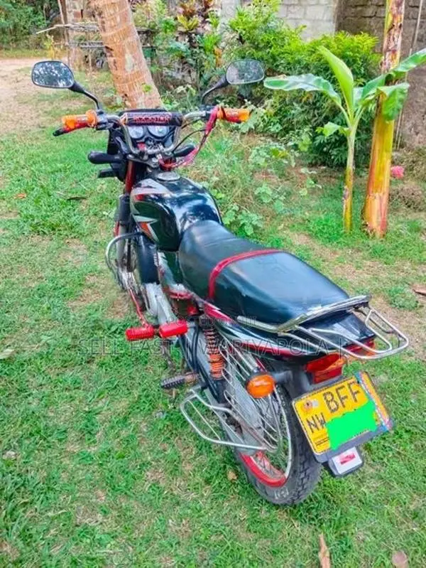 Bajaj CT100 2017