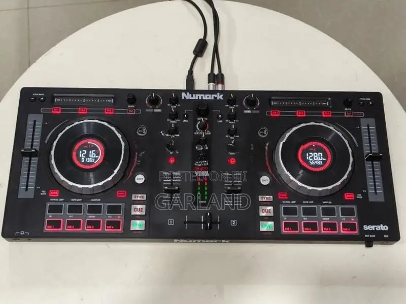 Numark Mixtrack Platinum DJ Controller-Japan