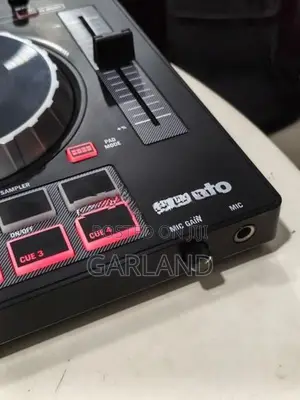 Numark Mixtrack Platinum DJ Controller-Japan
