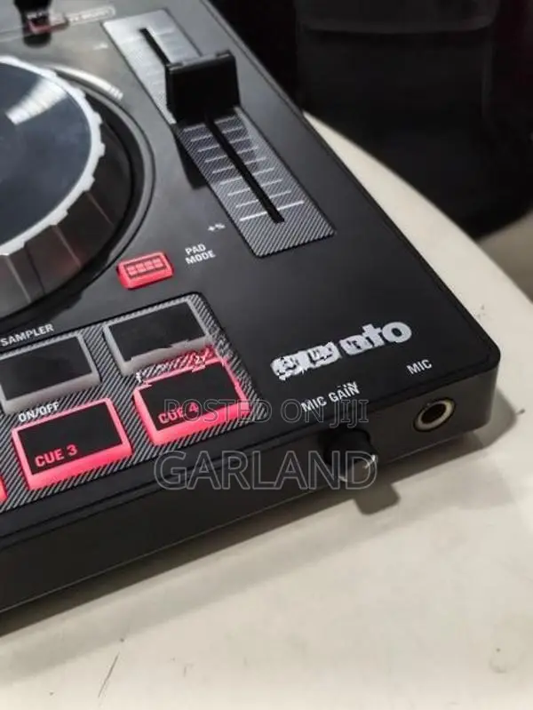 Numark Mixtrack Platinum DJ Controller-Japan
