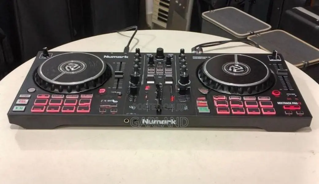Numark Mixtrack Pro Fx DJ Controller-Japan