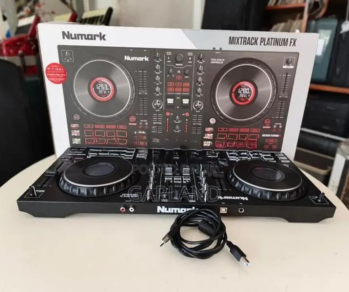 Numark Mixtrack Platinum FX DJ Controller-Japan