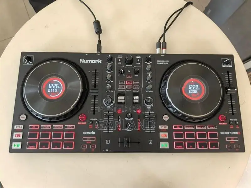 Numark Mixtrack Platinum FX DJ Controller-Japan