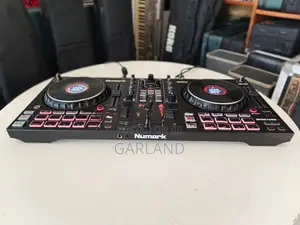 Numark Mixtrack Platinum FX DJ Controller-Japan