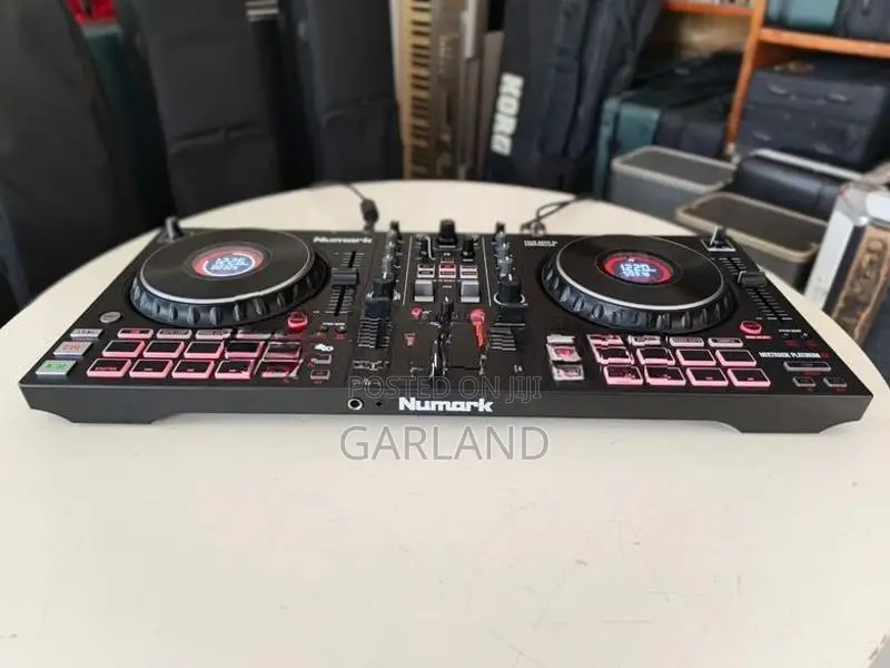 Numark Mixtrack Platinum FX DJ Controller-Japan