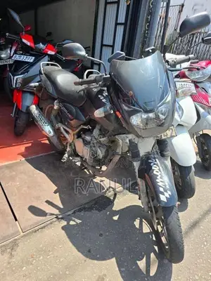 Bajaj Pulsar 180 2005