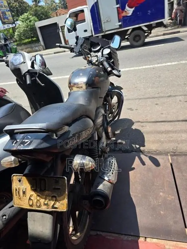 Bajaj Pulsar 180 2005
