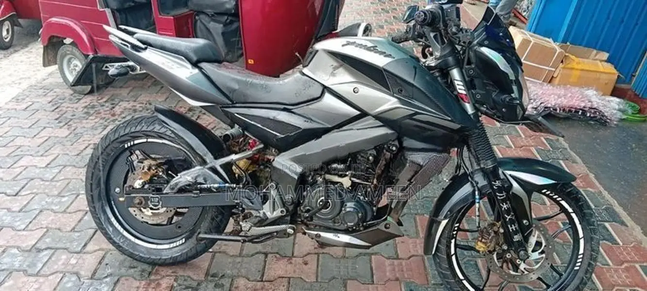 Bajaj Pulsar N160 2018