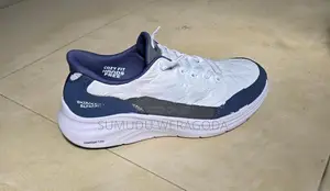 Brand New Skechers Unisex US 8 – Cozy Fit / Slip-Ins