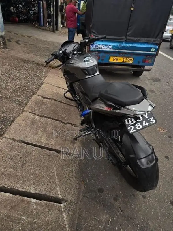 Bajaj Pulsar NS200 2025
