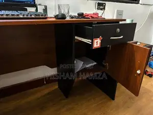 Piyestra Office Table