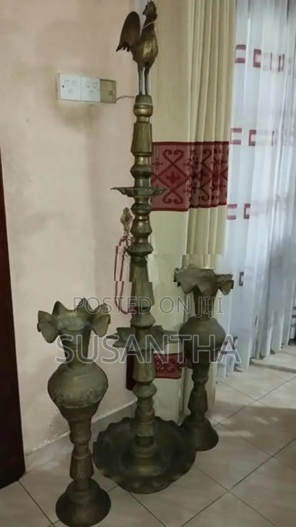 Kukula Pahana With Two Vases