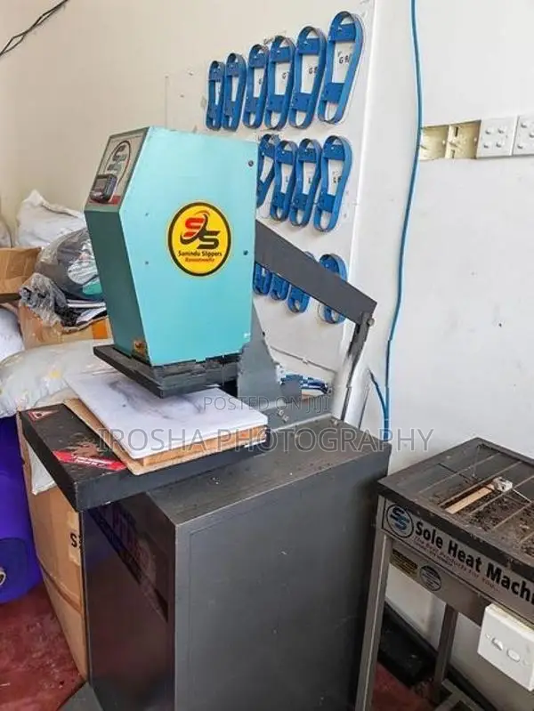 සෙරප්පු සැදිමට අවෂ්‍ය සියලුම උපකරන