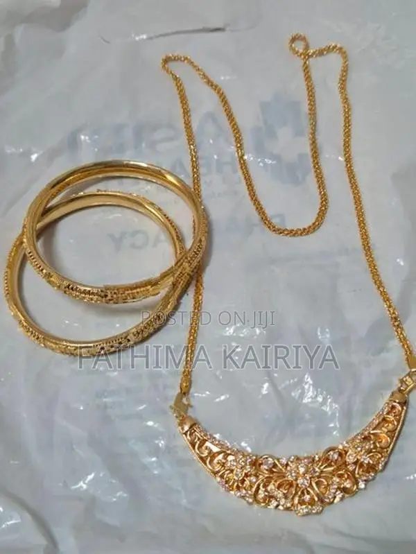 Sovereign Bangles With Chain