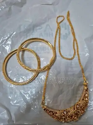 Sovereign Bangles With Chain