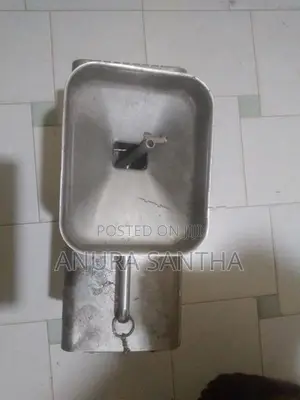 තෙල් හිදින මැශින් එකක් .(තල ,පොල් තෙල්, අබ )