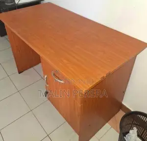 Beautiful, Well-Maintained Study Table