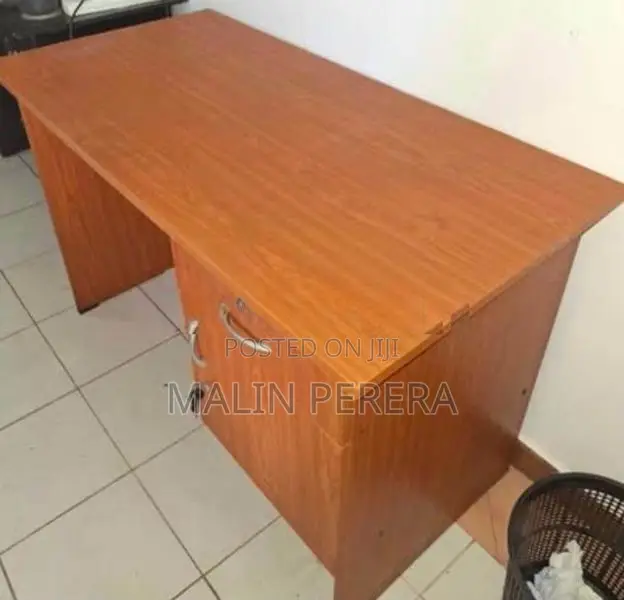 Beautiful, Well-Maintained Study Table