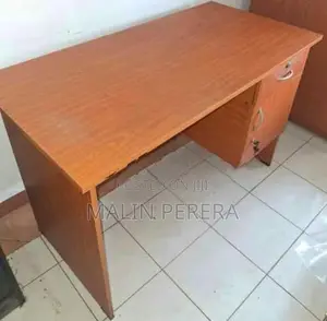 Beautiful, Well-Maintained Study Table