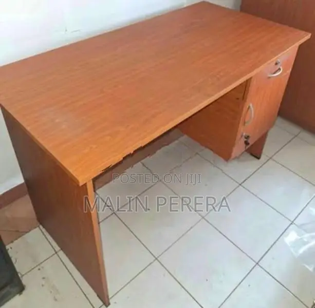 Beautiful, Well-Maintained Study Table