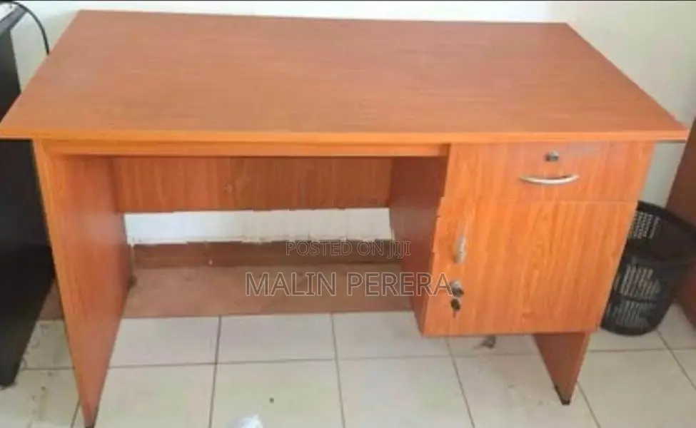 Beautiful, Well-Maintained Study Table