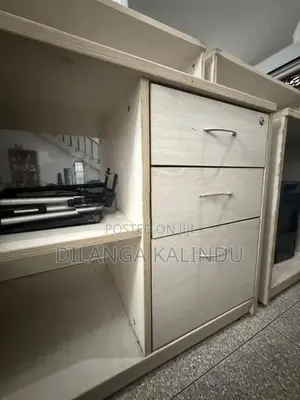 Melamine Show Case
