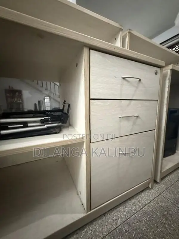 Melamine Show Case