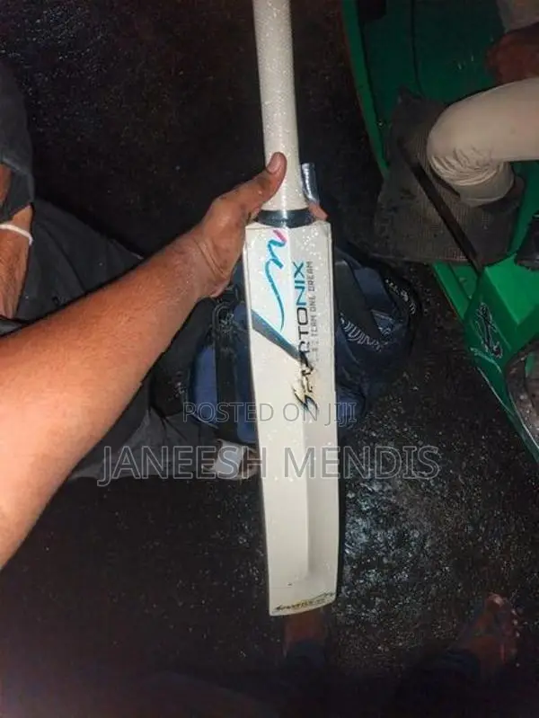 ලෙදර් Bat