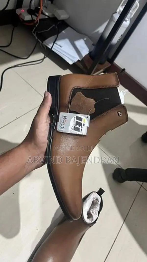 Tan Brown Chelsea Boots EU 43/UK 9 Brand New, Never Worn (With Box)