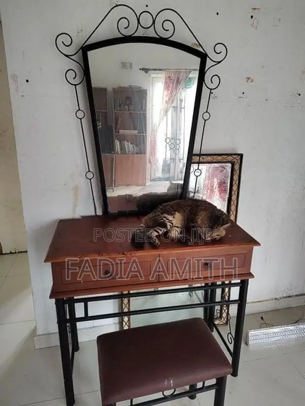 Dressing Table with Mirror